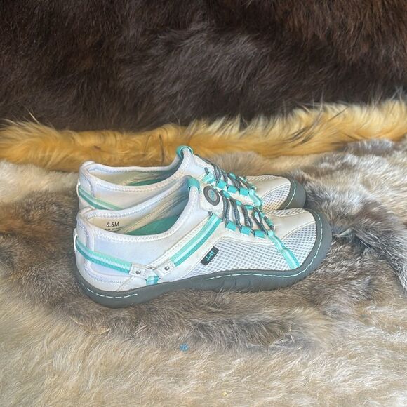 J-41 white & aqua Sneakers with Breathable Mesh 6.5 ( BK2) - Picture 2 of 7